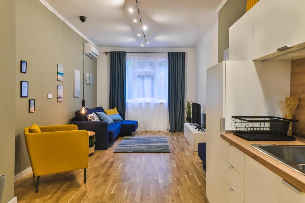 Pieces Of Nature In A Stylish One-Bedroom Flat By Flat Mаnager Sofia Bagian luar foto